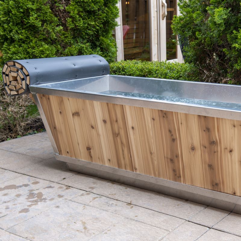 LeisureCraft The Polar Plunge Tub (Cover Rolled Up)